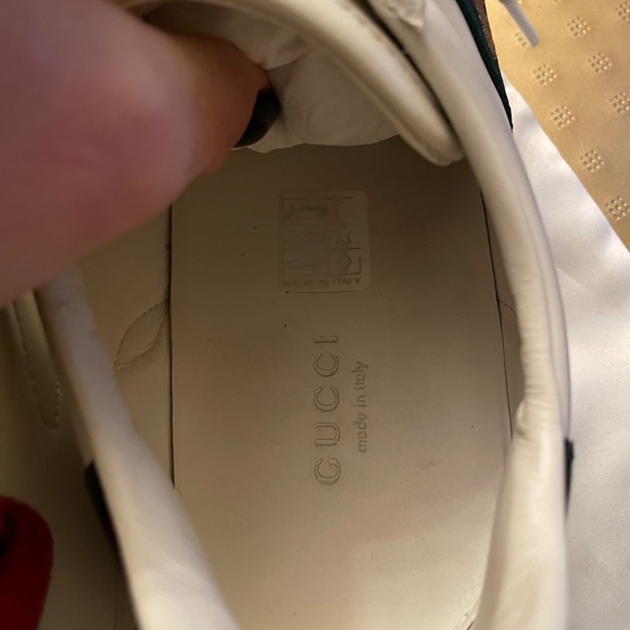 Authentic Gucci Ace Sneakers with Bee - Picture 4 of 12